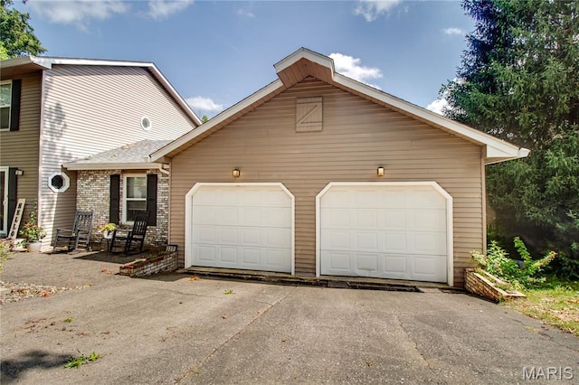 331 Whispering Oaks Dr, Bethalto, IL 62010