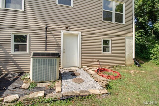 331 Whispering Oaks Dr, Bethalto, IL 62010