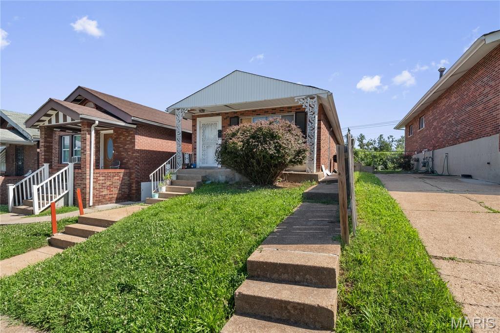 4477 Bessie Ave, Saint Louis, MO 63115 - photo 1