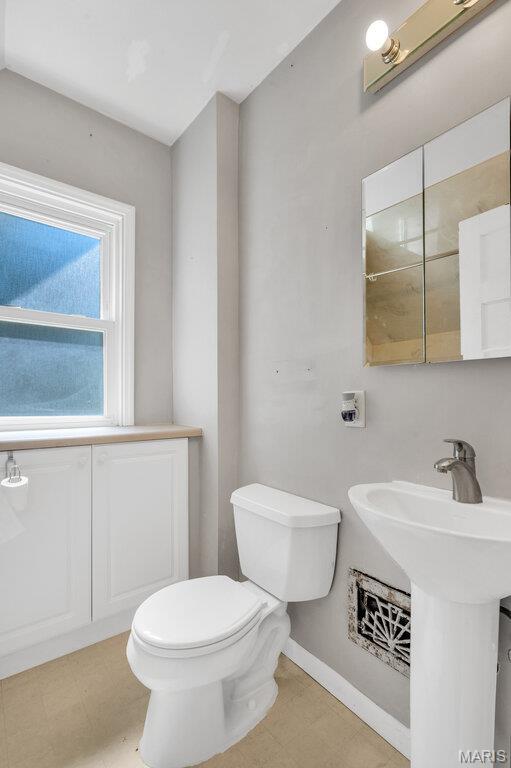 401 Estelle Ave, Ferguson, MO 63135 - half bath featuring tile patterned floors