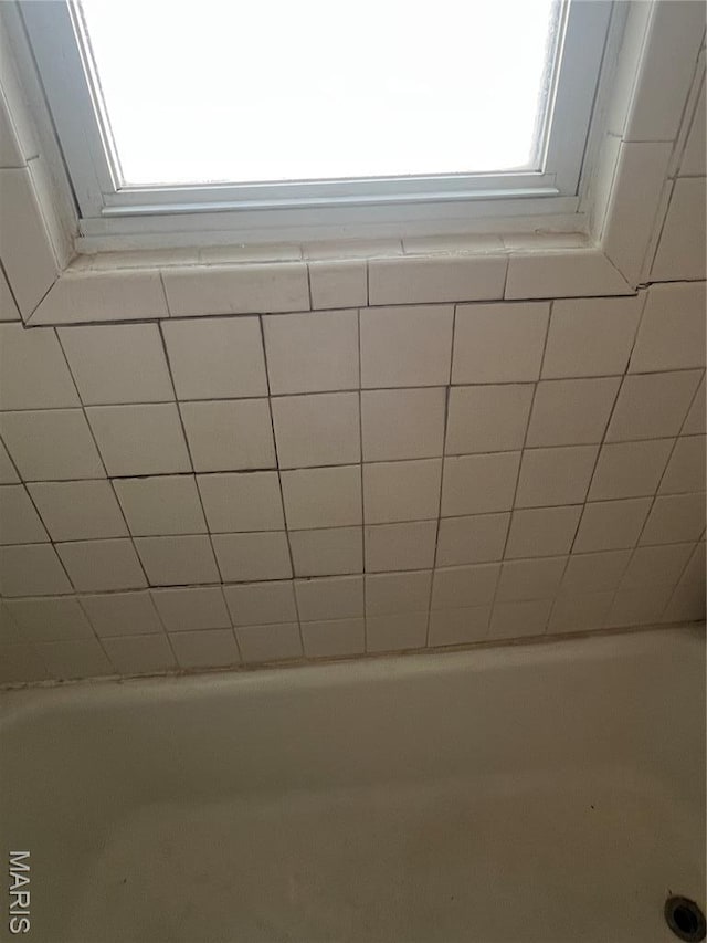 821 Center St, East Alton, IL 62024 - full bath featuring a bath