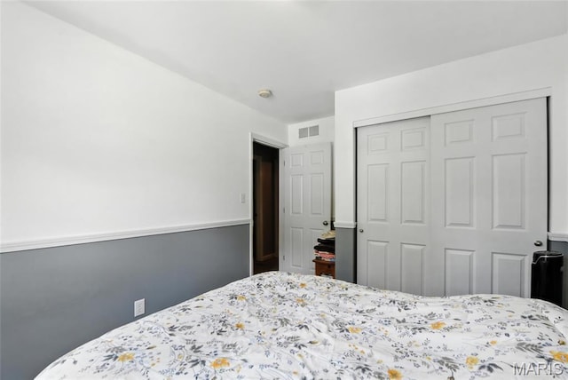 2364 Arkansas Dr, High Ridge, MO 63049 - bedroom with a closet