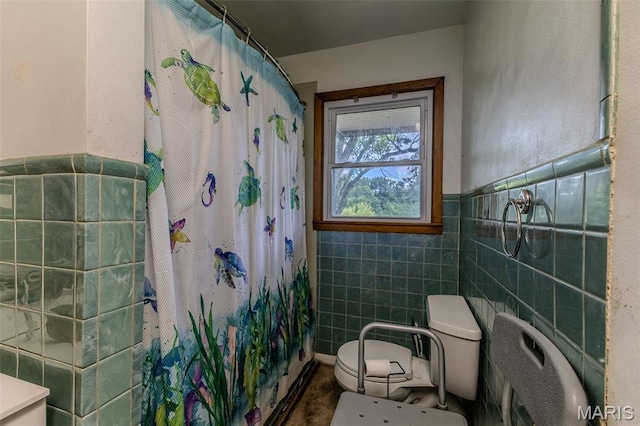 304 Warren St, Richland, MO 65556 - full bathroom featuring tile walls, a shower with shower curtain, and a wainscoted wall