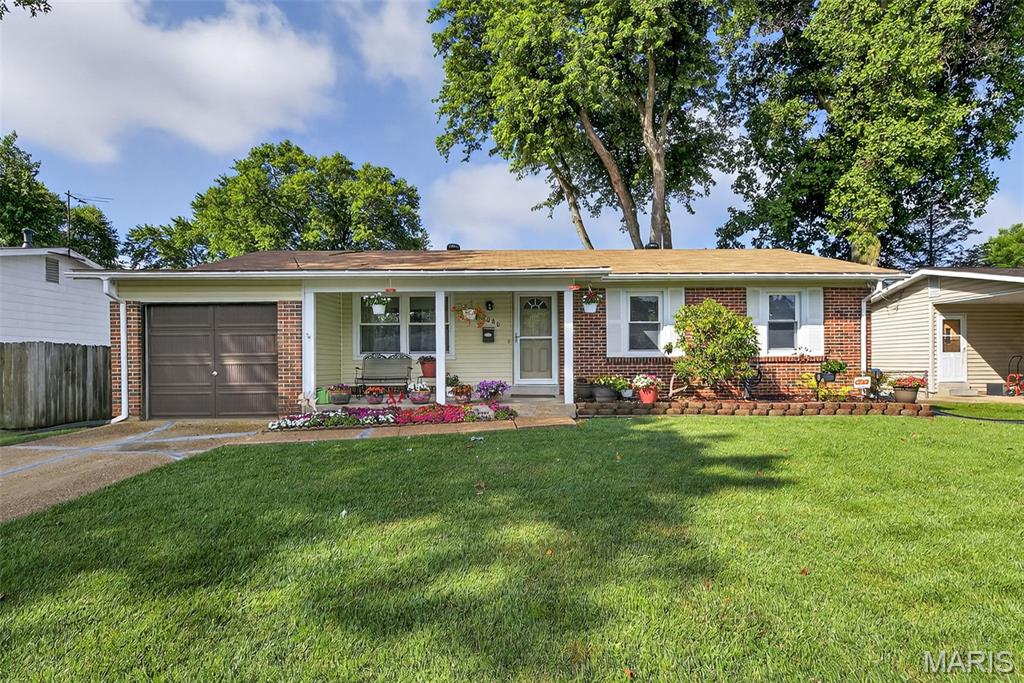 1080 Lees Ln, Florissant, MO 63031 - photo 1