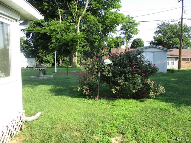 103 Paulette St, Chester, IL 62233 - view of green lawn