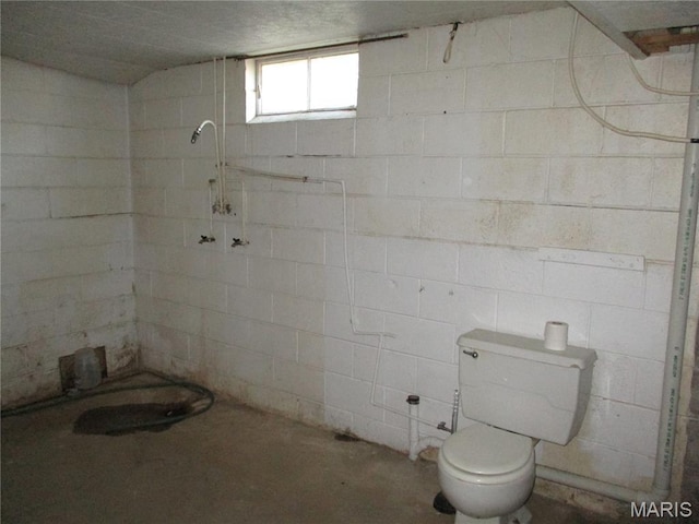 103 Paulette St, Chester, IL 62233 - full bathroom featuring tiled shower and concrete block wall