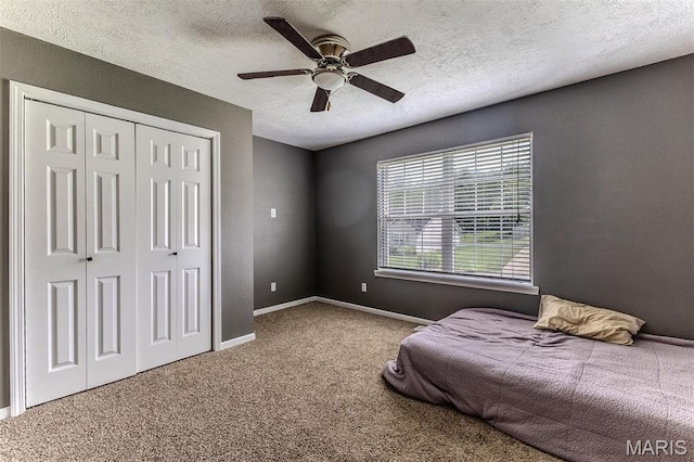 143 Lyle Curtis Cir, Waynesville, MO 65583 - carpeted bedroom featuring a closet, a textured ceiling, and a ceiling fan