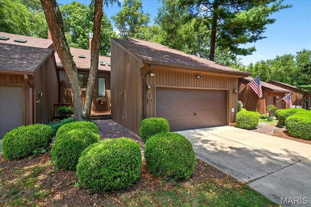 2 Tanewood Ct, Belleville, IL 62223 - mid-century home featuring an attached garage and driveway