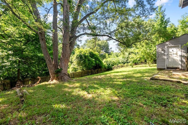 2826 Dawnview Dr, Florissant, MO 63031 - fenced backyard with a shed