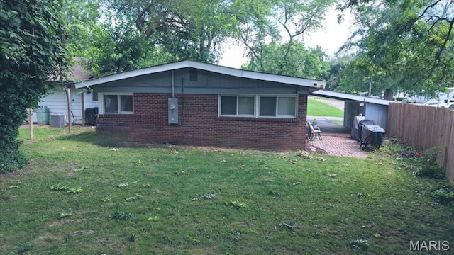 8400 Chalons Ct, Berkeley, MO 63134 - view of side of property featuring brick siding and an attached carport