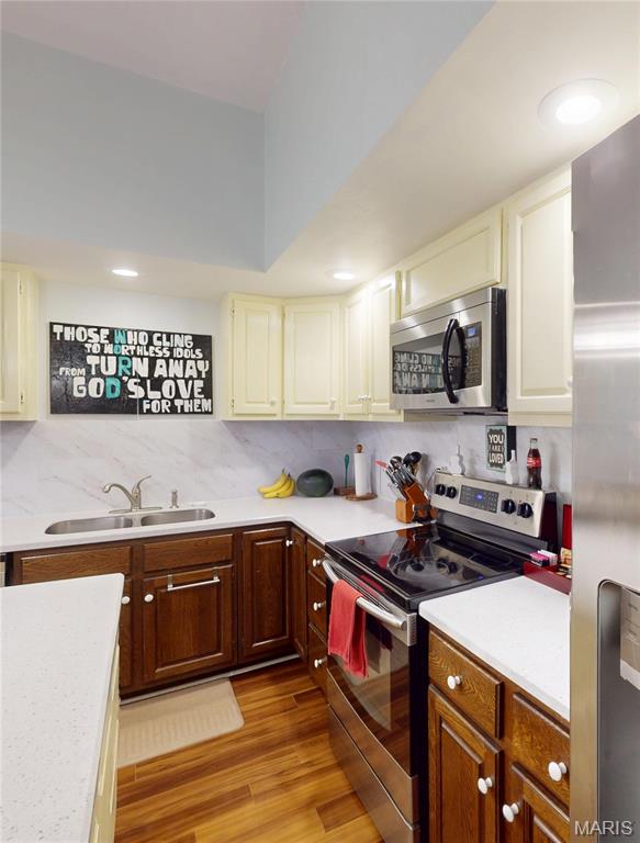 515 E S Ave, Greenville, IL 62246 - kitchen featuring appliances with stainless steel finishes, light countertops, backsplash, and light wood-style floors