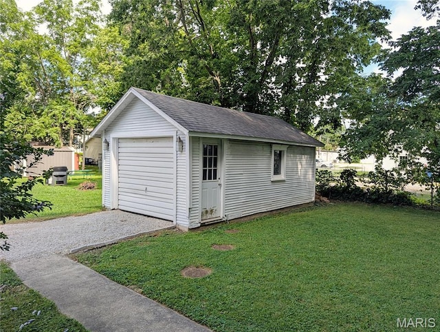 515 E S Ave, Greenville, IL 62246 - detached garage with driveway