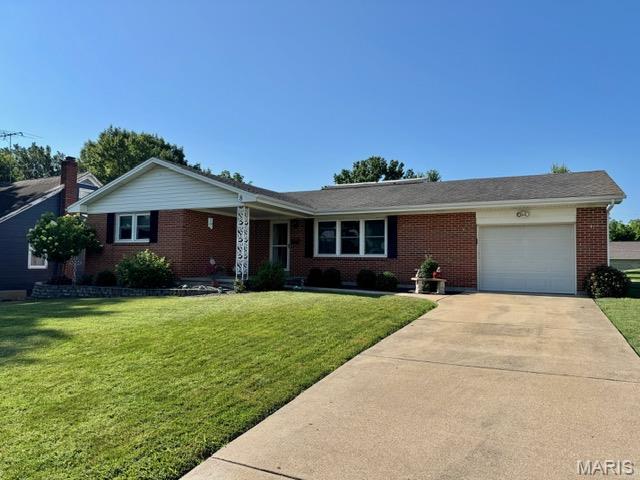 8 E 11th St, Washington, MO 63090 - ranch-style home featuring an attached garage, a front lawn, brick siding, and driveway