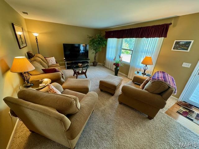 8 E 11th St, Washington, MO 63090 - carpeted living area with baseboards