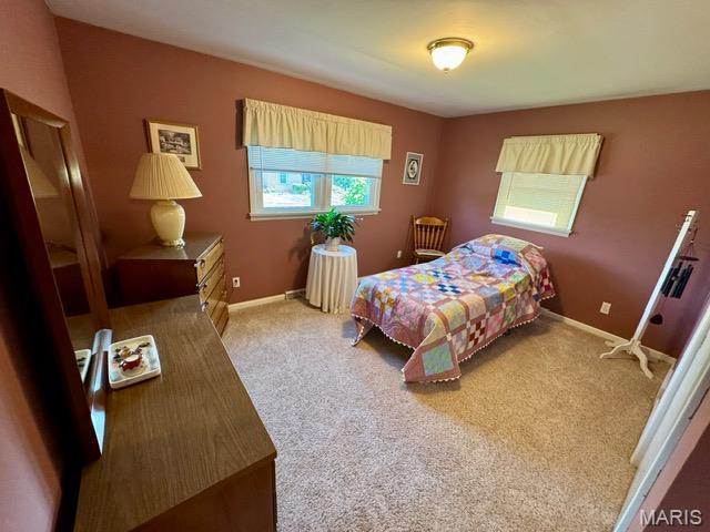 8 E 11th St, Washington, MO 63090 - carpeted bedroom with baseboards