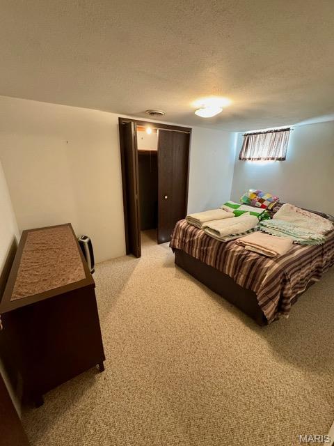 8 E 11th St, Washington, MO 63090 - bedroom featuring light colored carpet and a textured ceiling