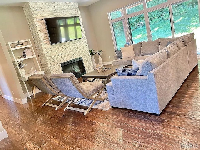 1106 Palmer Pl, Imperial, MO 63052 - living area with wood finished floors and a fireplace