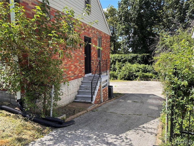 6765 Kenwood Dr, Northwoods, MO 63121 - view of property exterior featuring brick siding