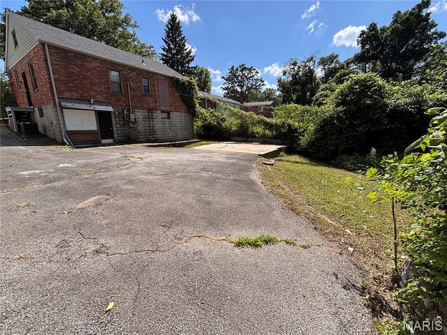 6765 Kenwood Dr, Northwoods, MO 63121 - view of side of property with brick siding