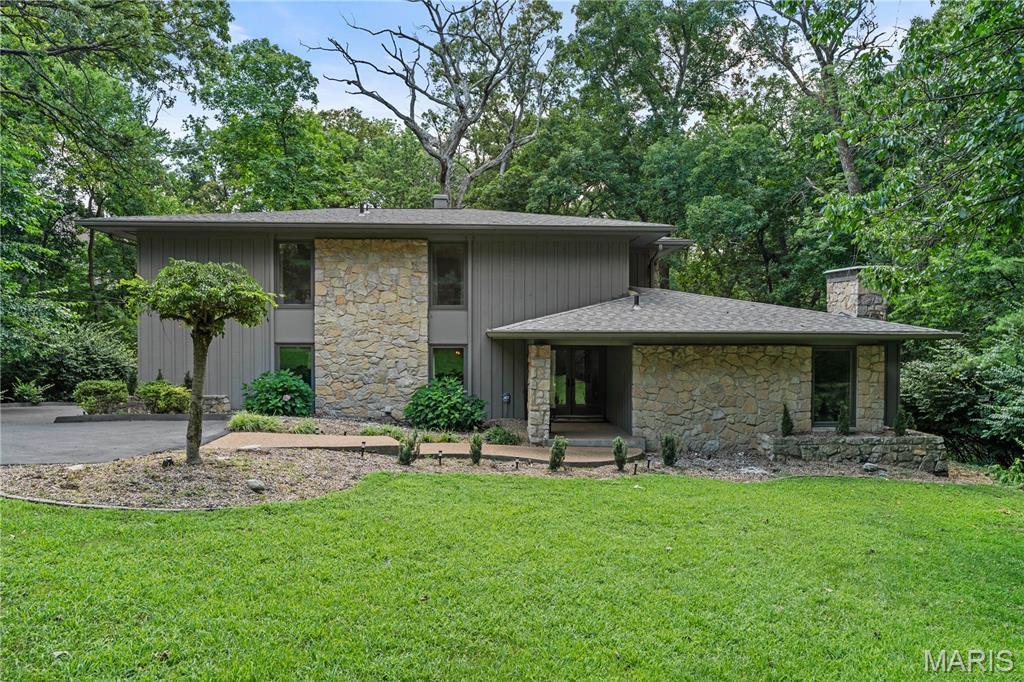 925 Mason Wood Dr, Town And Country, MO 63141 - photo 1