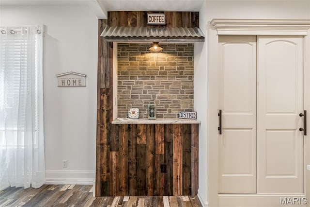 712 Maple St, Hillsboro, MO 63050 - detailed view of wood finished floors and decorative backsplash