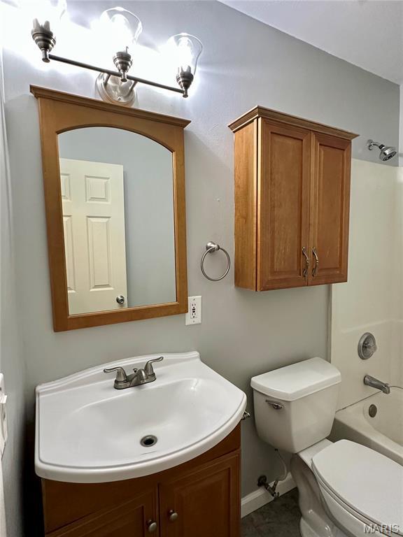 7 Oxbow Rd, Saint Peters, MO 63376 - full bathroom featuring vanity and shower / washtub combination