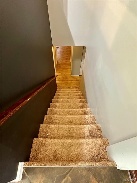 7 Oxbow Rd, Saint Peters, MO 63376 - view of stairs