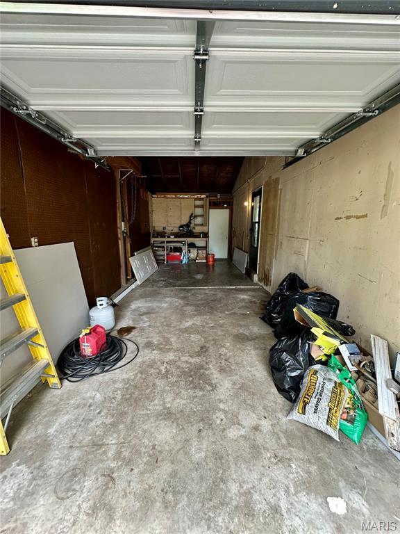 7 Oxbow Rd, Saint Peters, MO 63376 - view of garage