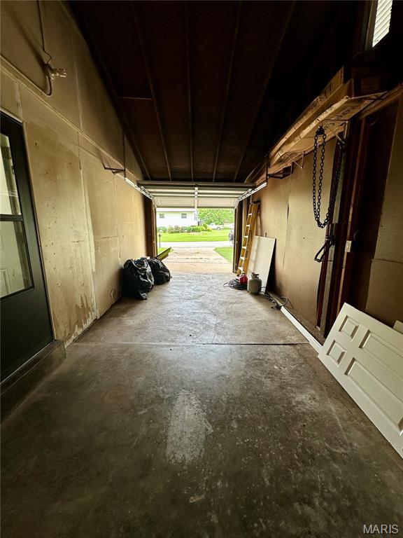7 Oxbow Rd, Saint Peters, MO 63376 - view of garage