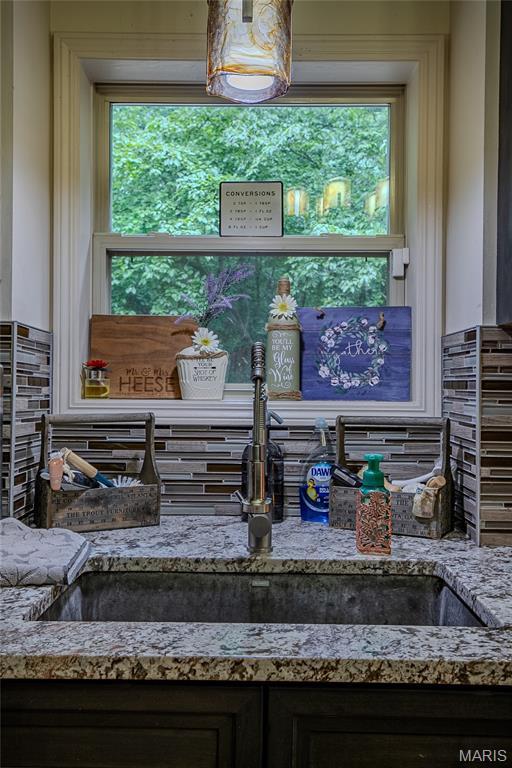 532 Fairfield Valley Rd, Pacific, MO 63069 - detailed view of backsplash