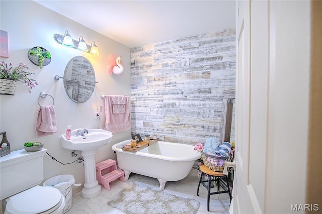 532 Fairfield Valley Rd, Pacific, MO 63069 - full bath featuring an accent wall, a freestanding bath, and tile patterned floors