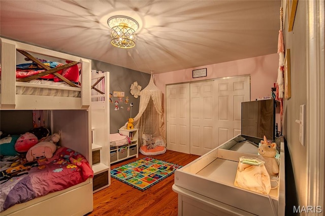 532 Fairfield Valley Rd, Pacific, MO 63069 - bedroom featuring wood finished floors and a closet
