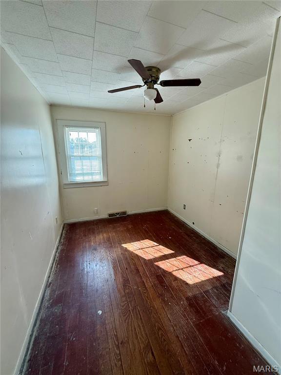 504 Wolfe St, Potosi, MO 63664 - unfurnished room featuring hardwood / wood-style floors and ceiling fan