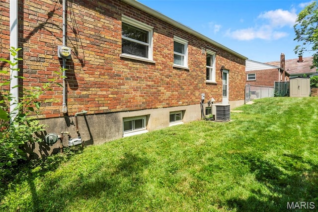 346 Madison Ave, Saint Louis, MO 63119 - back of property featuring a lawn and brick siding