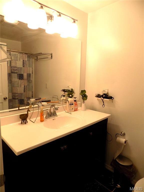 14875 County Road 2310, St James, MO 65559 - full bath featuring vanity and curtained shower