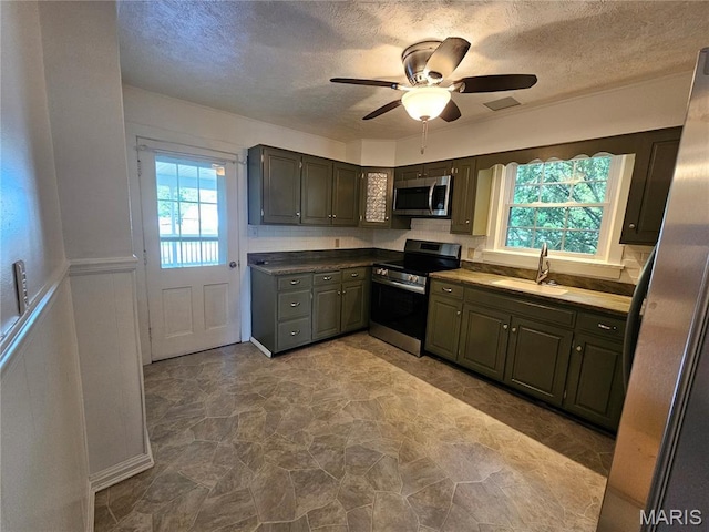 202 Harris, Steeleville, IL 62288 - kitchen featuring appliances with stainless steel finishes, a textured ceiling, and ceiling fan