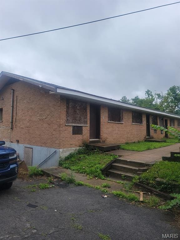 4535 Carrie Ave, Saint Louis, MO 63115 - view of front of property featuring brick siding