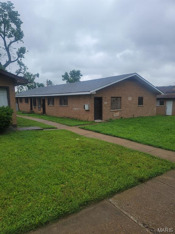 4535 Carrie Ave, Saint Louis, MO 63115 - single story home featuring a front yard and brick siding