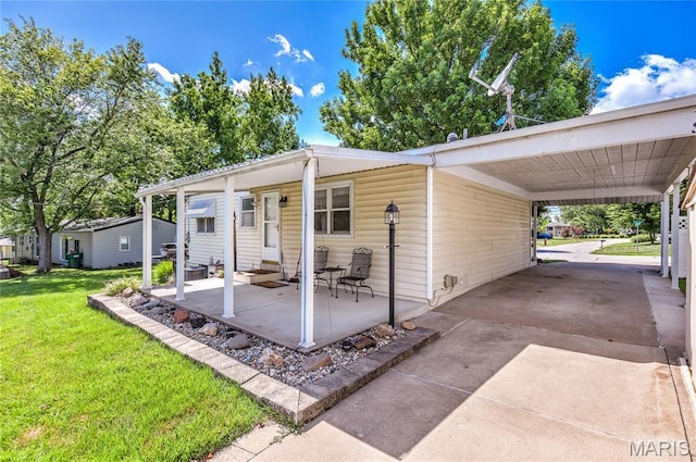 4828 Plum Tree Ln, Hazelwood, MO 63042 - view of patio featuring driveway and an attached carport