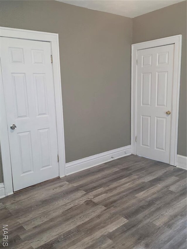 3421 Belt Ave, Saint Louis, MO 63120 - unfurnished room featuring dark wood-style floors and baseboards