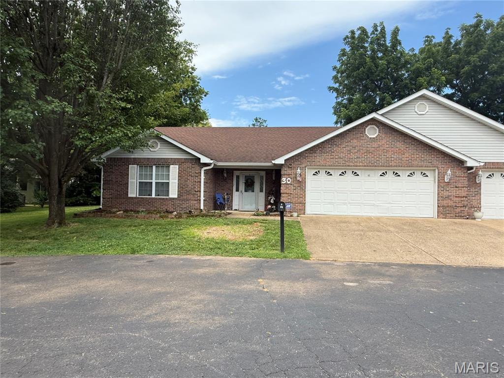 530 Ashbrook Unit 30, Farmington, MO 63640 - ranch-style home with an attached garage, concrete driveway, a front yard, and brick siding