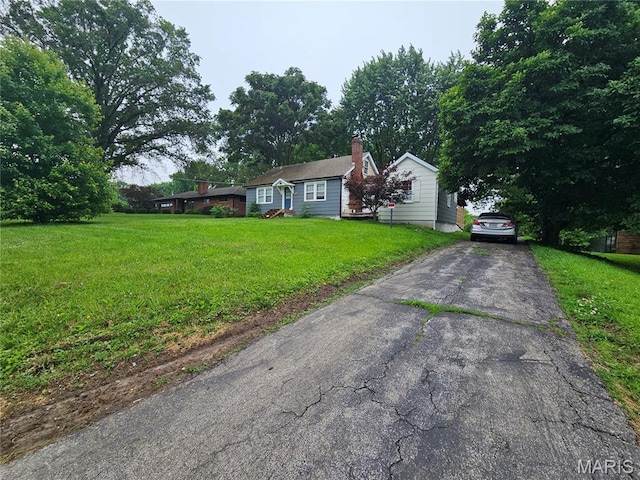 2060 Washington St, Florissant, MO 63033 - ranch-style home with driveway and a front yard