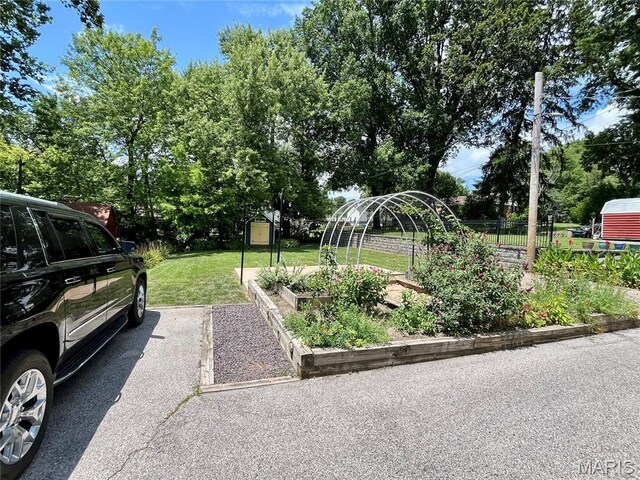 843 N Florissant Rd, Ferguson, MO 63135