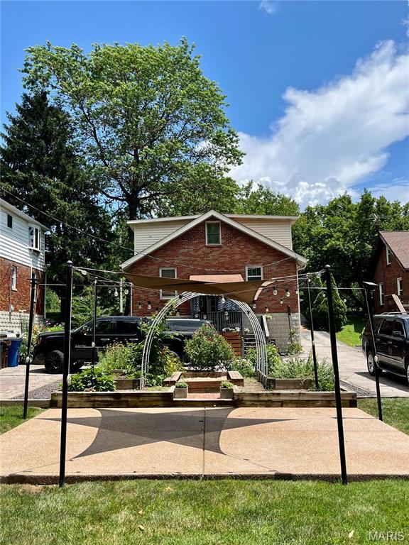843 N Florissant Rd, Ferguson, MO 63135