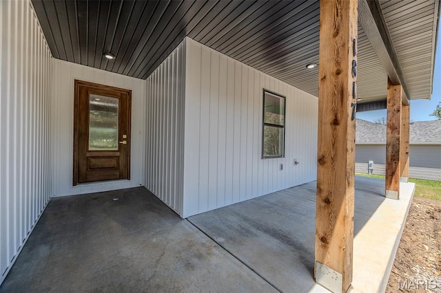 1817 Vadie Ave, Lebanon, MO 65536 - doorway to property featuring a patio area
