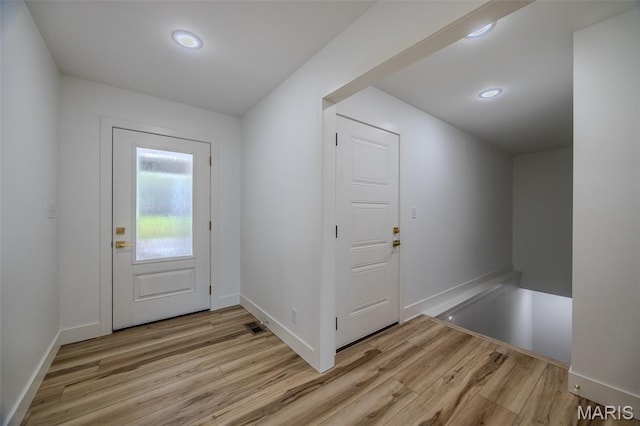 1817 Vadie Ave, Lebanon, MO 65536 - foyer with wood finished floors and recessed lighting