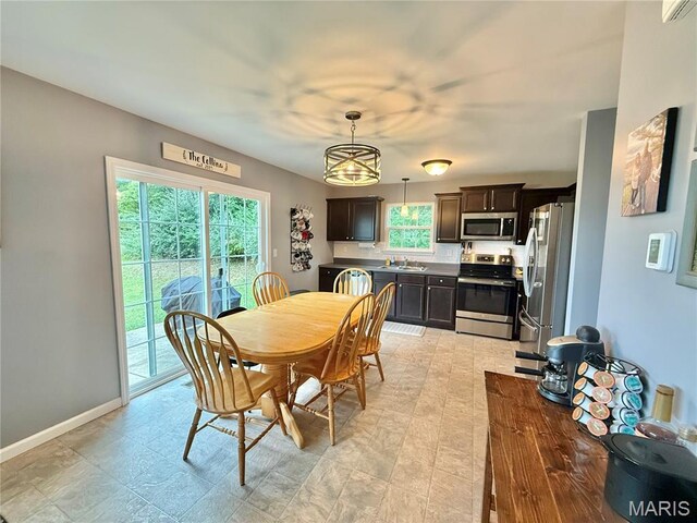 27532 Forest Ridge Dr, Warrenton, MO 63383