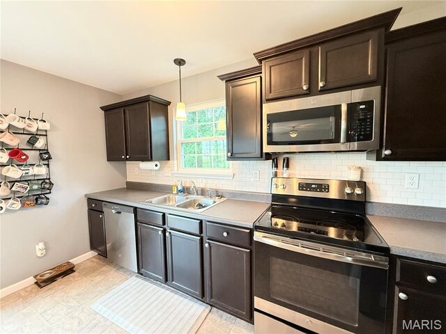 27532 Forest Ridge Dr, Warrenton, MO 63383
