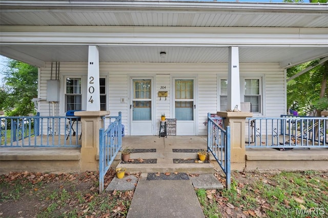 204 E Jefferson St, Potosi, MO 63664 - entrance to property with a porch
