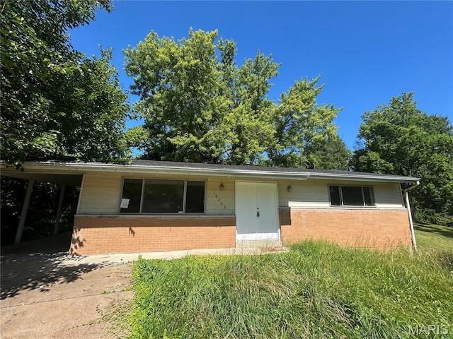 10205 Northland Hills Ct, Ferguson Township, MO 63136 - ranch-style home featuring brick siding